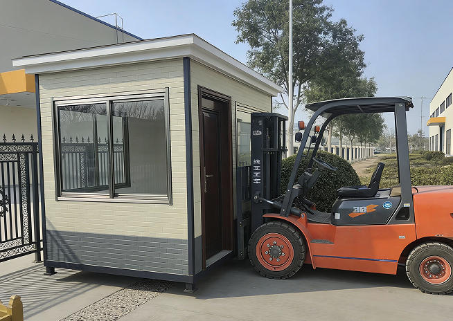 搬运活动板房 叉车出租作业实拍